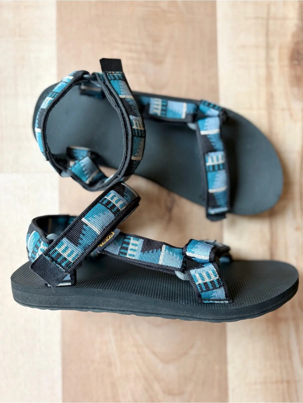 Teva Men’s Original Universal Black and Blue Adjustable Strap Sandals Size 7